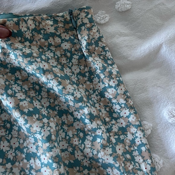 The Latest Scoop Floral Midi Skirt - Picture 6 of 8